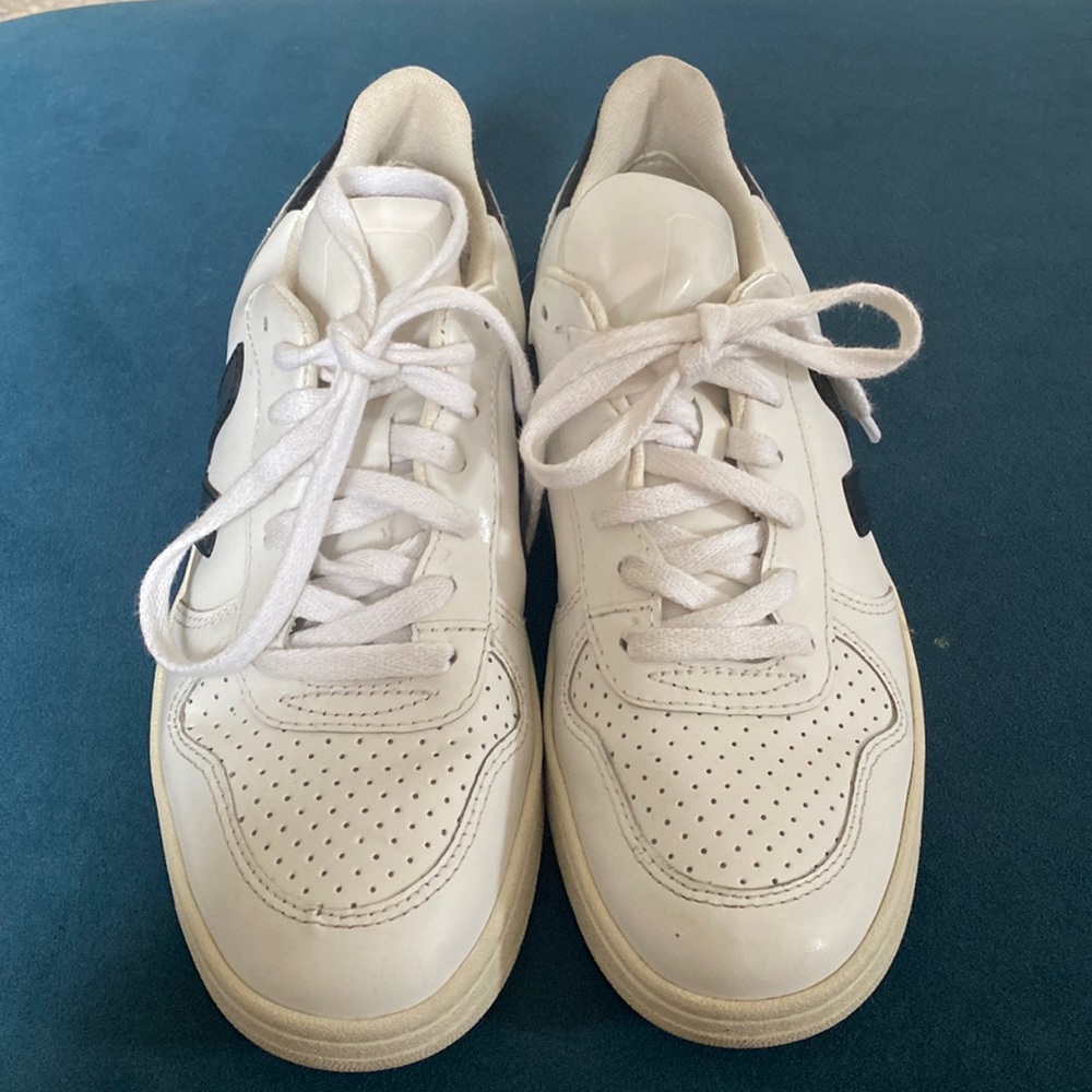 VEJA V-10 leather white/black shoes size EUR 37, US 6